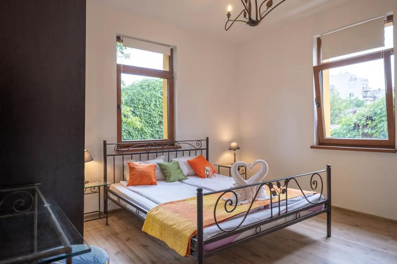 Entire Central House With Guest Rooms & Garden Sofia Ngoại thất bức ảnh