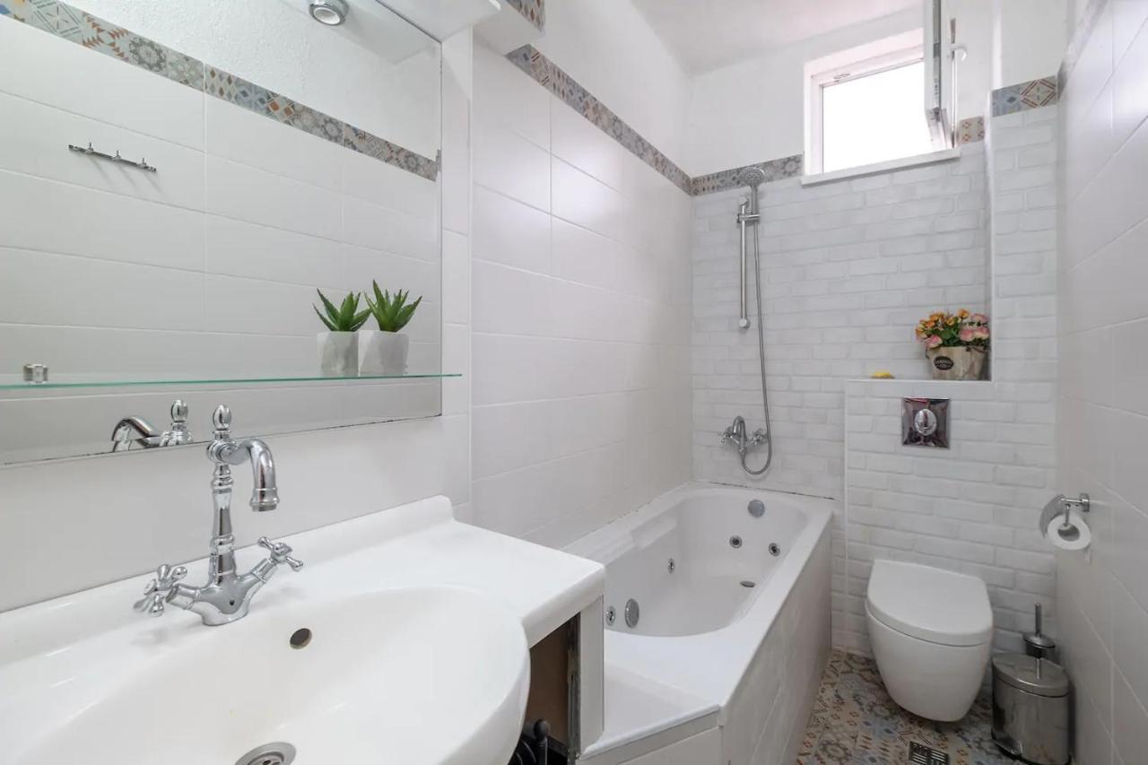 Entire Central House With Guest Rooms & Garden Sofia Ngoại thất bức ảnh